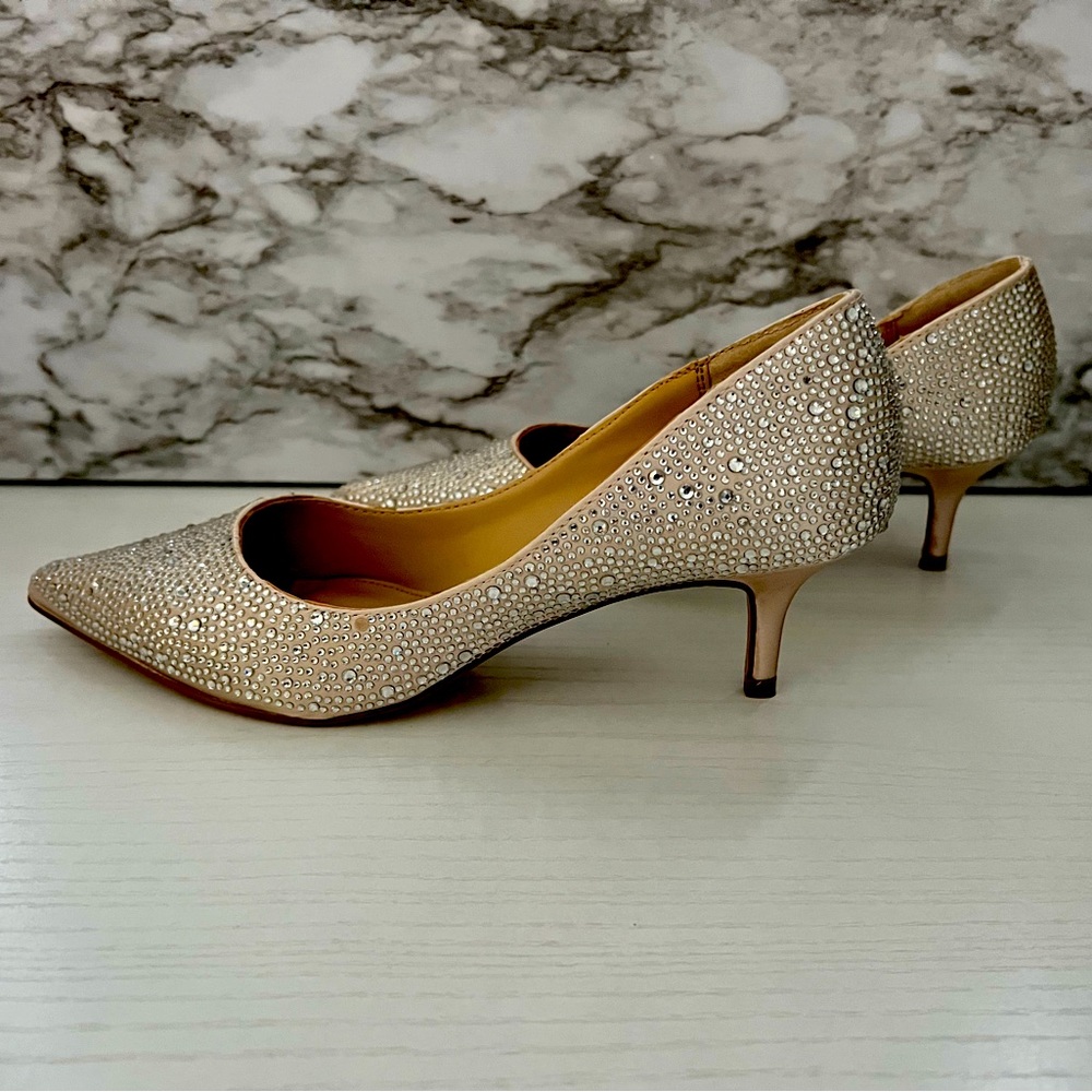Size 6.5 brand new from Macys Jewel Badgley Mischka Frenchie evening pumps